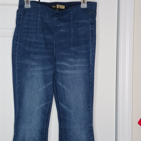Suzanne Betro Denim Lorne Pull On Flare Jeans NWT Sz 8 - Picture 4 of 11